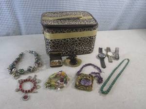 lot 64 image: (BS) Fashion Jewelry and Watches in Cosmetic Bag