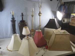 lot 69 image: (EC2) Assorted Lamps and Lamp Shades