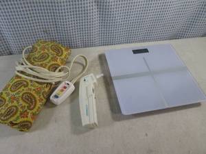 lot 71 image: (BS) Digital Bathroom Scale, Heating Pad and Thermoscan Instant Thermometer