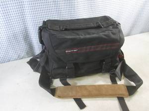 lot 88 image: (F-0) Tamrac Multi Pocket CarryShoulder Bag
