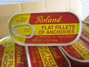 lot 204 image: (BR3) Case of 100 Cans Flat Fillets of Anchovies 4 Inner Boxes of 25 Cans - Past Date