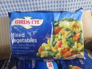 lot 224 image: (FRZ) Case of 12 Bags Frozen Birds Eye Mixed Vegetables 1 Pound Bags Past Date