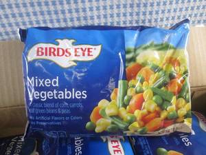 lot 226 image: (FRZ) Case of 12 Bags Frozen Birds Eye Mixed Vegetables 1 Pound Bags Past Date