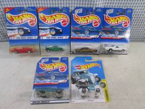 lot 298 image: (BSB) Assorted Hot Wheels in Packaging