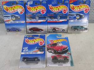 lot 300 image: (BSB) Assorted Hot Wheels in Packaging
