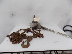 lot 10 image: 1 Ton Chain Hoist