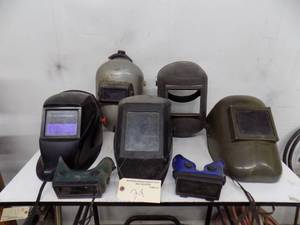 lot 24 image: 7 Welding helmets & golggles