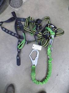 lot 83 image: Safety harness