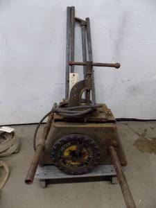 lot 125 image: Oster with legs