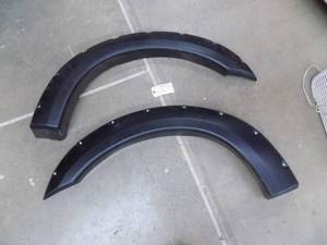 lot 140 image: Pair Front Wheel LipsFlairs