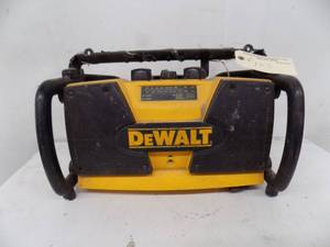 lot 103 image: Dewalt Radio 18 Volt