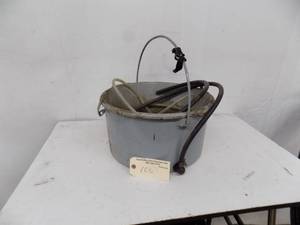 lot 106 image: Bucket with lift out counter