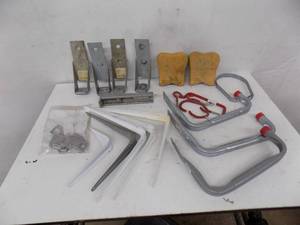 lot 95 image: Brackets, Ladder Pads
