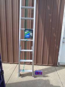 Werner 24 extension ladder. Like new condition. As shown.