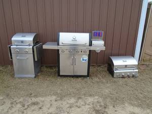Qty of 3 stainless steel bbqs for parts or repair. As shown.