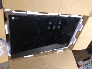 Samsung 36 in. Radiant Electric Cooktop in Black with 5-Elements   Customer Returns See Pictures
