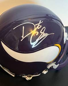 lot 5A image: Daunte Culpepper Signed Minnesota Vikings Mini Helmet