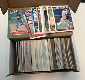 lot 188 image: Minnesota Twins Box of Cards 1986-1993 Baseball Cards