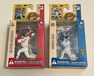 lot 183A image: Mark McGwire and Sammy Sosa 1999 Topps Action Flats Baseball Figure and Cards