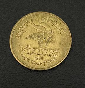 lot 100A image: Minnesota Vikings Football 1976 NFC Champions Super Bowl XI Twin Cities Federal Commemorative Coin