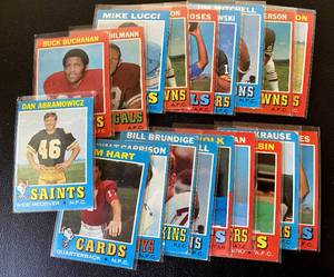 lot 127 image: 19 Card 1971 Topps Football Vintage Lot