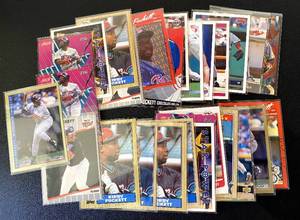 lot 103B image: Kirby Puckett 27 Card Minnesota Twins Baseball Lot