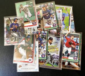 lot 105B image: Minnesota Twins 14 Card Rookie Lot