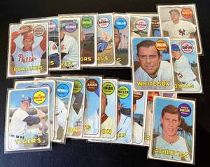 lot 175B image: 1969 Topps Baseball 22 Card Vintage Lot
