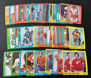 lot 27D image: (60) 1973-74 Topps Hockey Card Lot - Nice Cards w Stars - Vintage Hockey