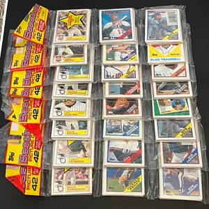 lot 116A image: 8 Rack Packs of 1988 Topps Baseball Cards