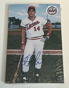lot 80C image: Minnesota Twins 1985 Team Post Card Set w Rookie Kirby Puckett - NewSealed Baseball Cards