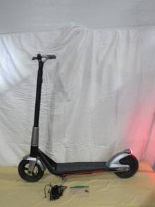 lot 9 image: Mankeel Mk006 Silver Wing High-End 350W 40Km Range 25KmH 10Inch Porsche Design Scooter - Needs New Brake Cable