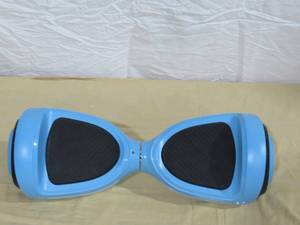 lot 22 image: Hover-1 Helix Electric Hoverboard - For Repair Does Not Power On