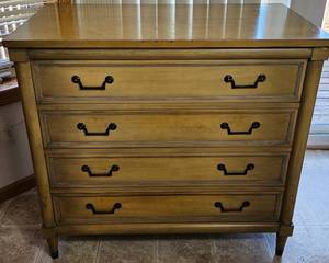 lot KIT04 image: White Furniture Co. #4203 4 Drawer Dresser