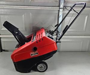 lot GAR03 image: Murray 4.5 HP 21 Clearing Width Electric Start Single Stage Gas Snowblower