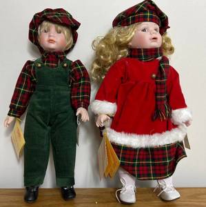 lot LBR221 image: Heritage Mint Porcelain Scottish Christmas Couple
