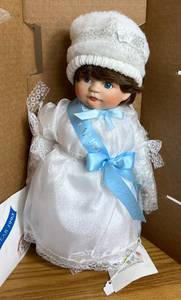 lot LBR227 image: Tiny Treasures Happy New Year Doll 1993