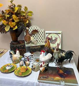 lot KIT03 image: Large Rooster Dcor Assortment