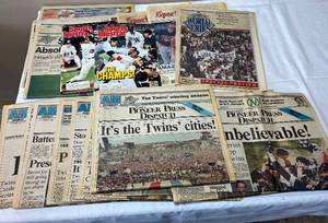 lot KIT05 image: 1987 World Series Newspaper Historical Headlines
