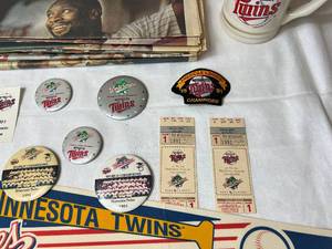 lot KIT101 image: 1991 MN Twins World Series Newspaper and Memorabilia