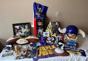 lot KIT22 image: Minnesota Vikings Nostalgia Bundle