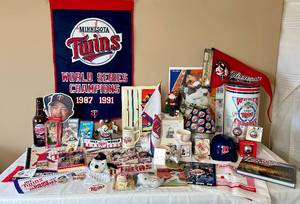 lot KIT23 image: Minnesota Twins FANtastic Bundle