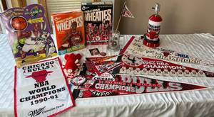lot KIT26 image: Chicago Bulls Bundle