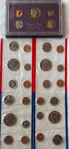lot COIN63 image: 1987 Uncirculated Coin Sets and United States Proof Set- 29 coins