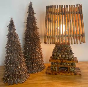 lot LLR05 image: Vintage Rock Lamp w Feather Trees (2)