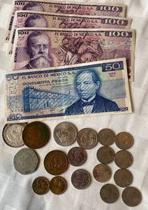 lot COIN92 image: Mexican Currency - Bills and Coins