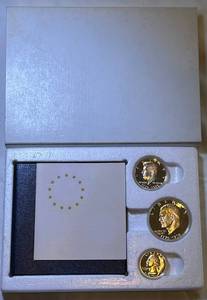 lot COIN30 image: Bicentennial Silver Proof Sets - 40% silver - LOT THREE
