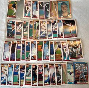 lot CARD10 image: Minnesota Twins Assorted Topps Baseball Cards