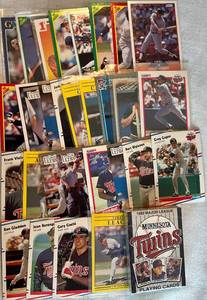 lot CARD11 image: Minnesota Twins Score and Fleer Assorted Baseball Cards & 1992 MN Twins playing cards