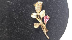 lot JEWEL04 image: Vintage Avon Fashion Accents Chainfall Necklace and Gilded Rose Pin